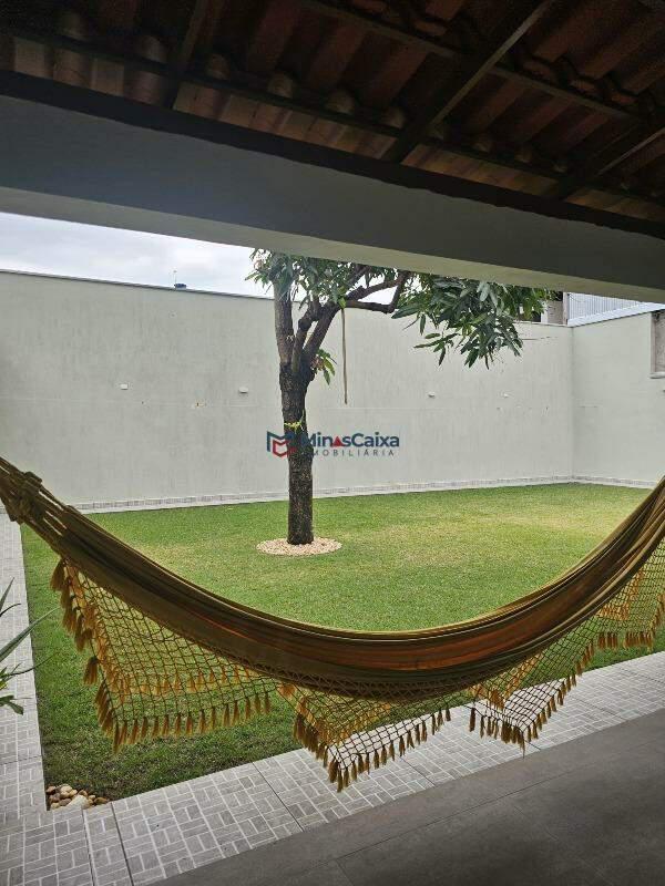 Casa, Quitandinha, 3 Quartos, 2 Vagas, 1 Suíte