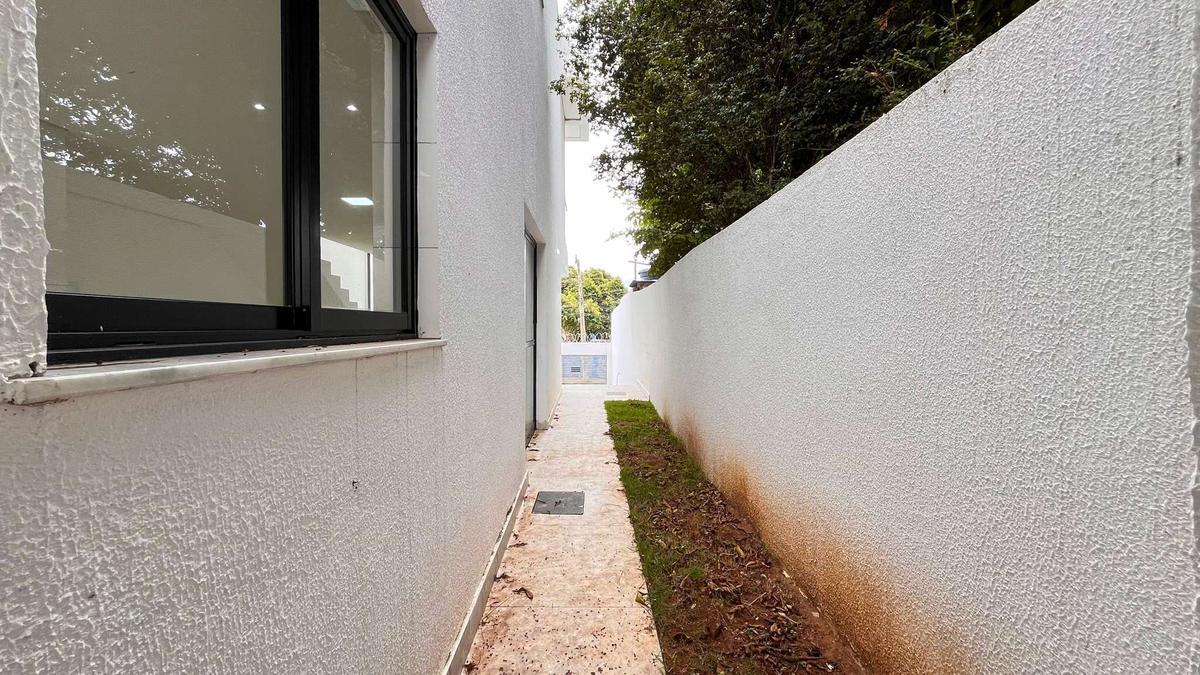 Casa, Santa Branca, 3 Quartos, 2 Vagas, 1 Suíte