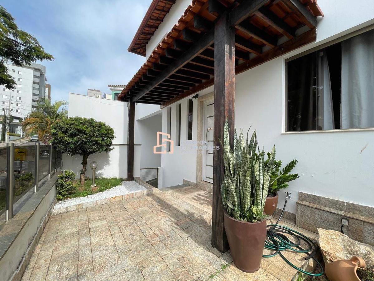 Casa, Castelo, 5 Quartos, 7 Vagas, 1 Suíte
