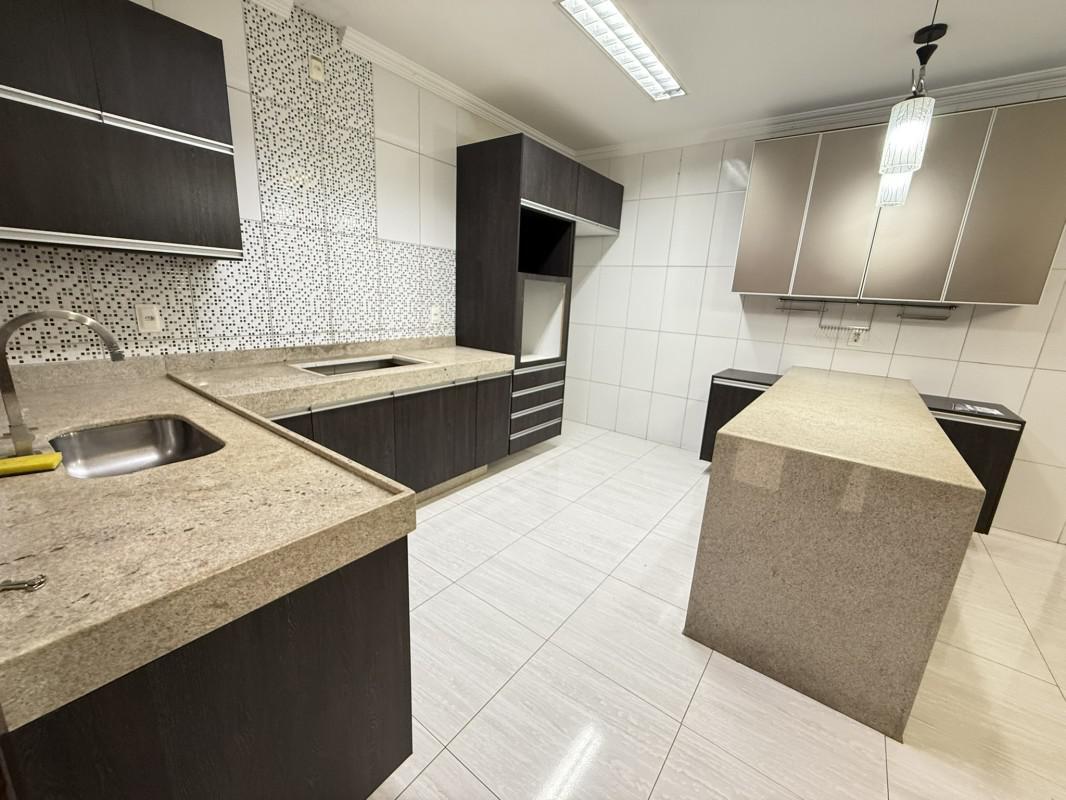 Casa, Bom Retiro, 3 Quartos, 4 Vagas, 1 Suíte