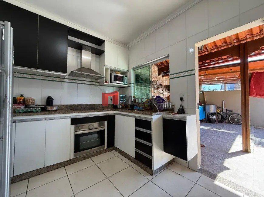 Casa, Santa Branca, 3 Quartos, 2 Vagas, 1 Suíte