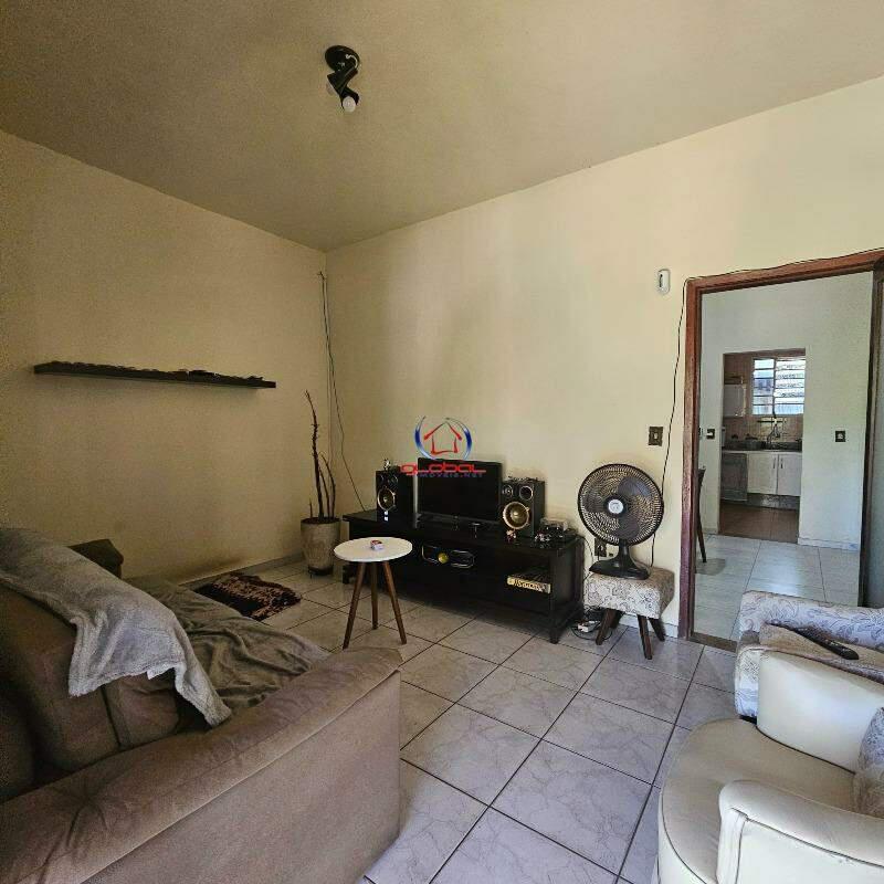 Casa, Braúnas, 4 Quartos, 7 Vagas, 1 Suíte