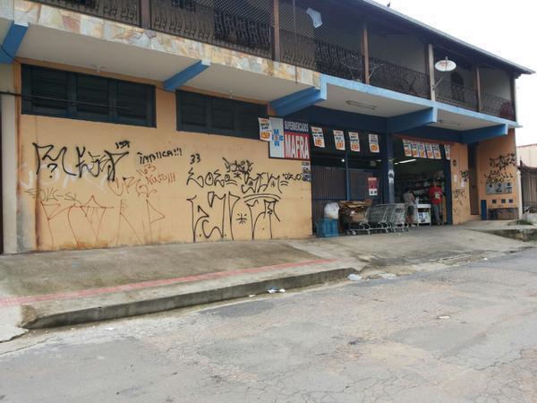 Venda de Dois Supermercados