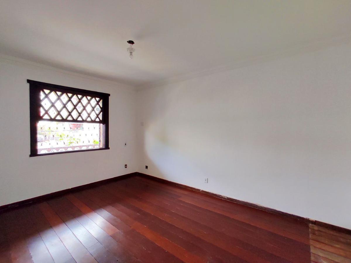Casa Comercial, São José, 6 Quartos, 4 Vagas, 2 Suítes