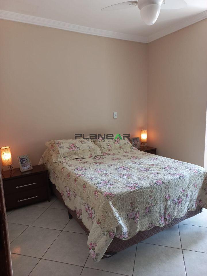 Casa, Santa Cruz Industrial, 3 Quartos, 2 Vagas, 1 Suíte