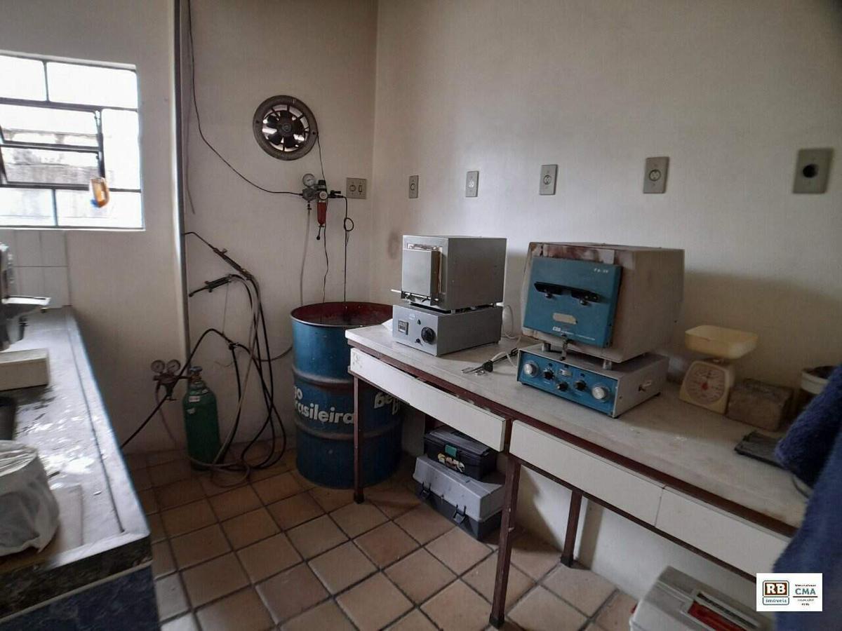 Prédio, Funcionários, 0 Quarto, 4 Vagas