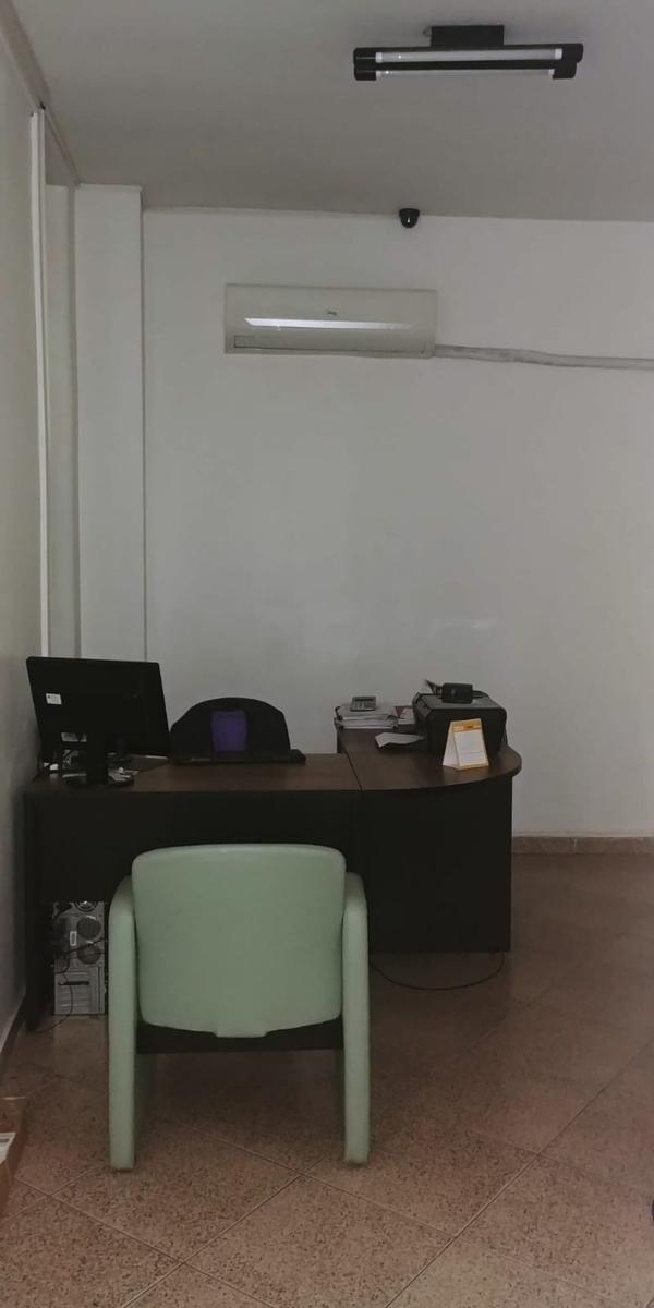 Casa Comercial, Funcionários, 0 Quarto, 10 Vagas