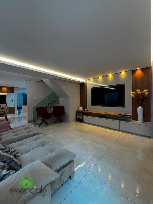 Casa, Europa, 3 Quartos, 4 Vagas, 1 Suíte