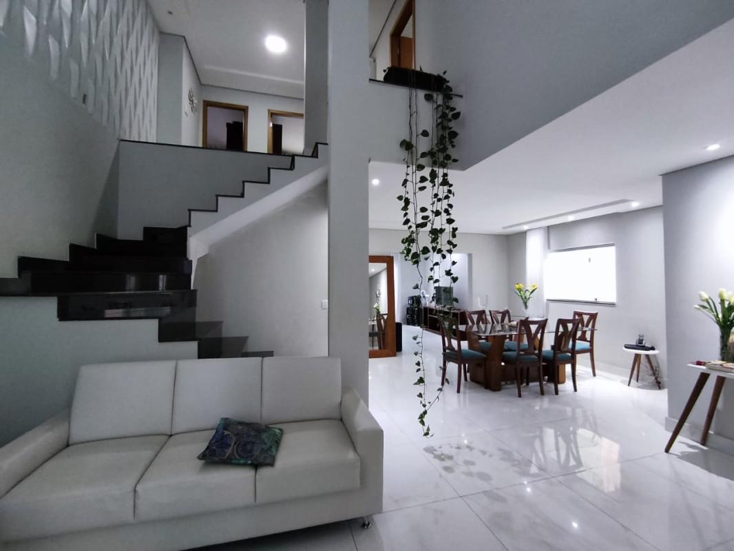 Casa, Cabral, 5 Quartos, 9 Vagas, 3 Suítes