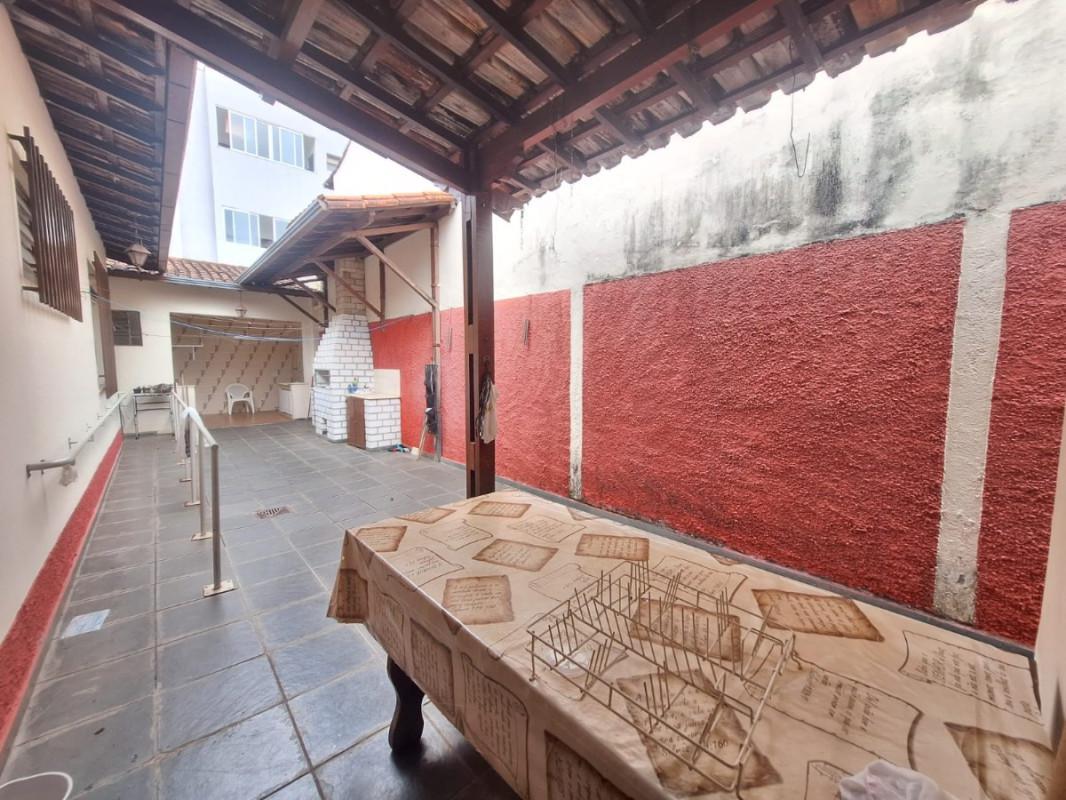 Casa Comercial, Cidade Nova, 4 Quartos, 2 Vagas, 1 Suíte