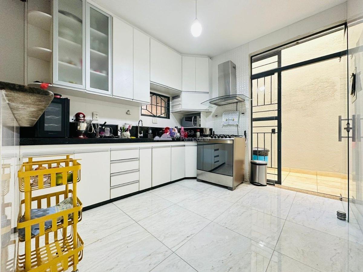 Casa, Santa Branca, 5 Quartos, 4 Vagas, 2 Suítes