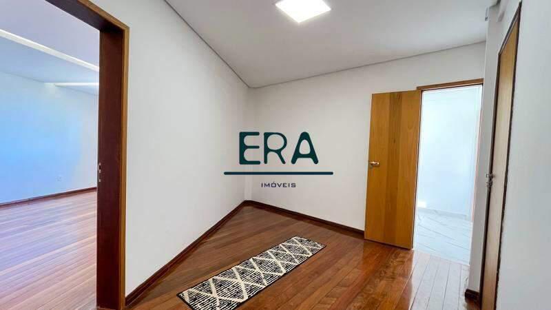 Casa, Estoril, 3 Quartos, 6 Vagas, 1 Suíte