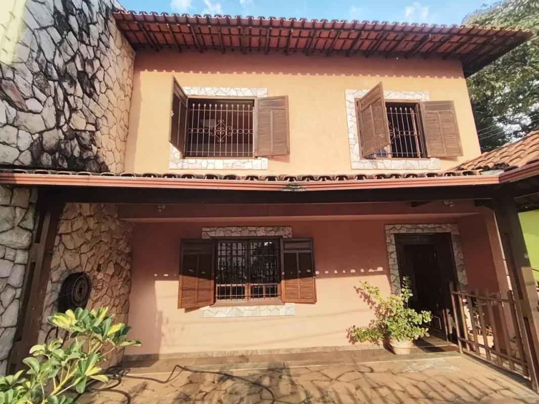 Casa, Conjunto Califórnia, 3 Quartos, 3 Vagas, 2 Suítes