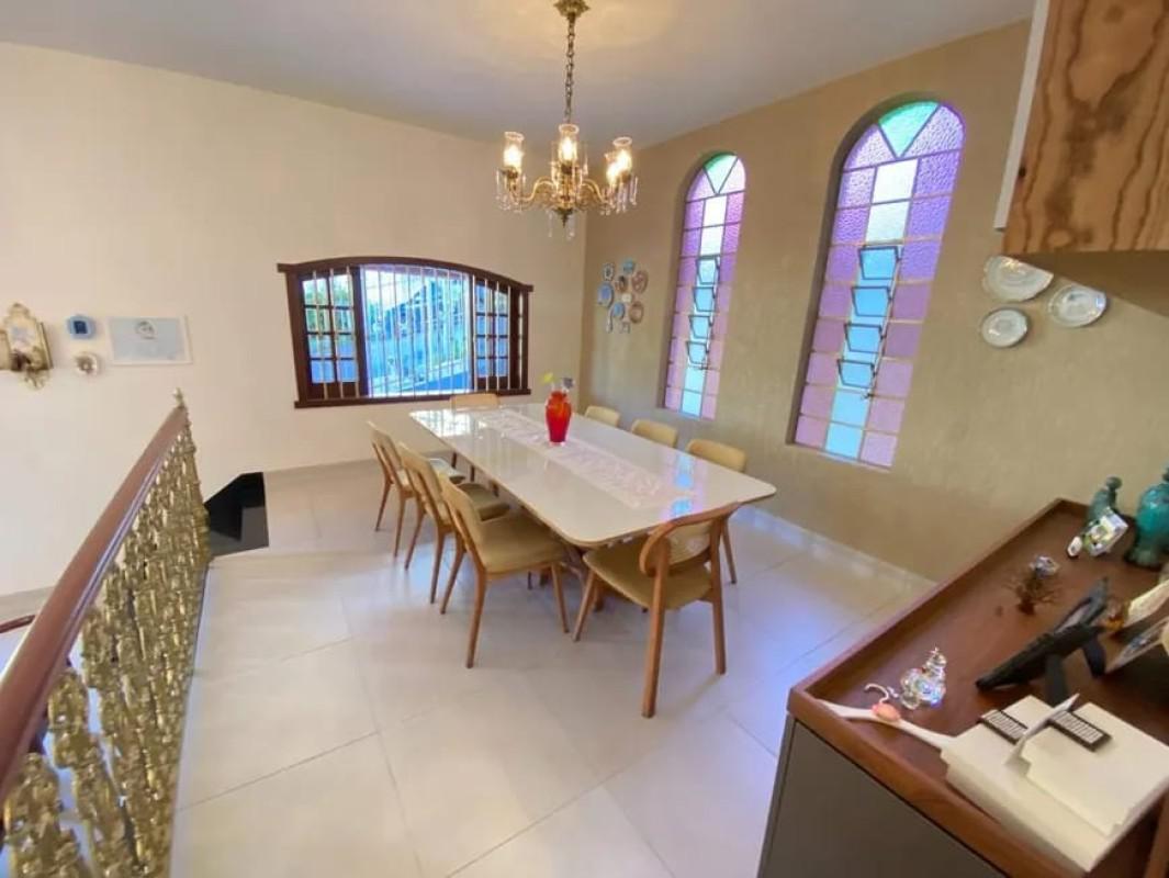 Casa, Barreiro, 3 Quartos, 5 Vagas, 2 Suítes