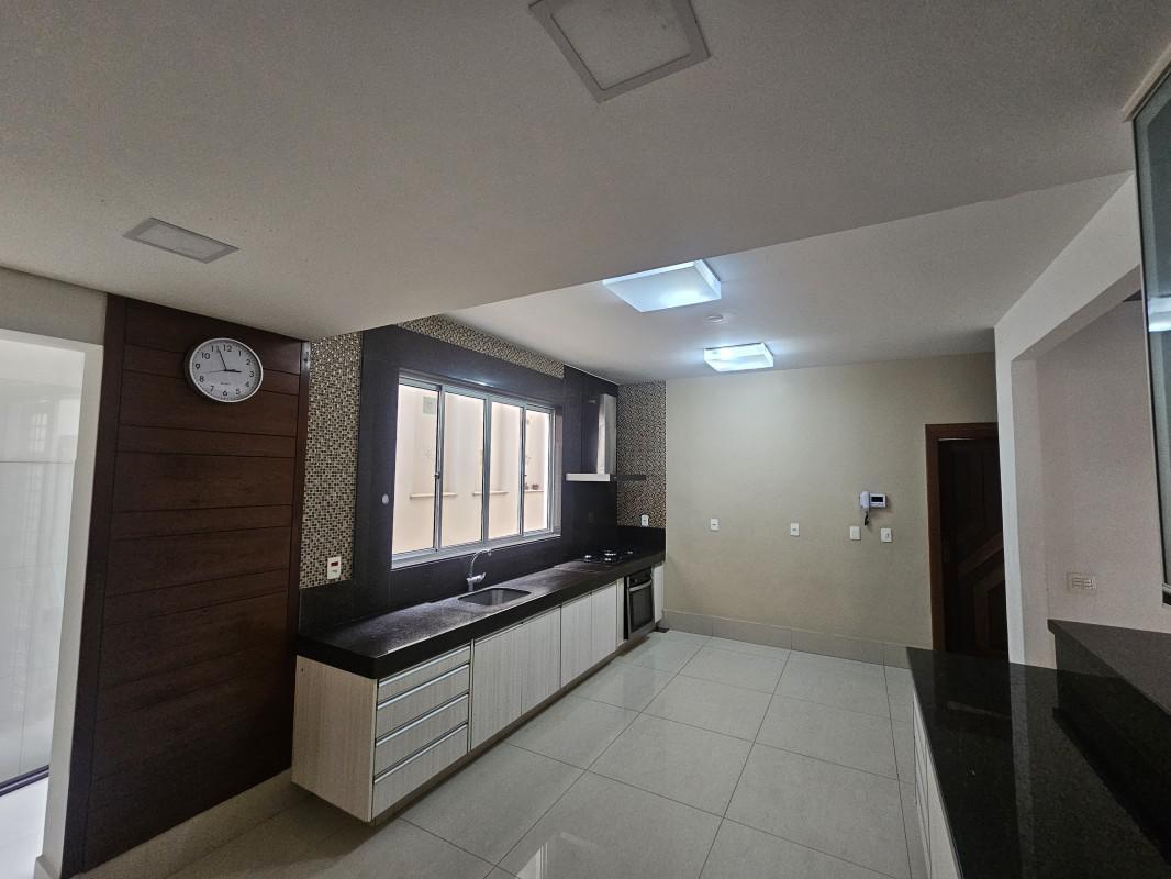 Casa, Fernão Dias, 5 Quartos, 4 Vagas, 5 Suítes