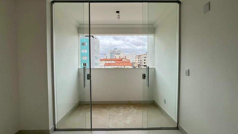 Apartamento, Sagrada Família, 3 Quartos, 2 Vagas, 1 Suíte