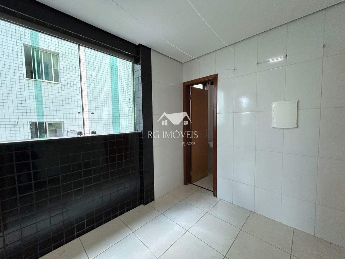 Apartamento, Barreiro, 4 Quartos, 2 Vagas, 1 Suíte