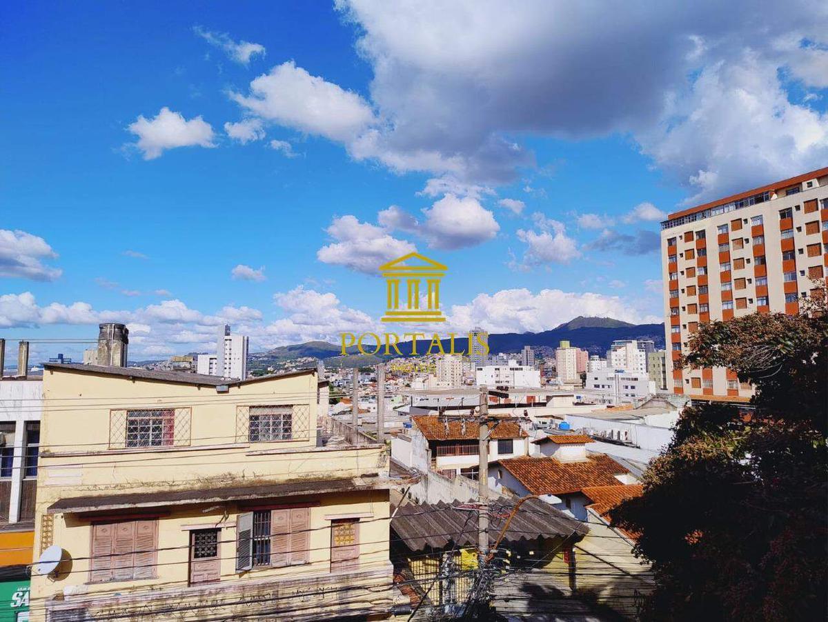 Apartamento, Floresta, 2 Quartos, 0 Vaga, 1 Suíte