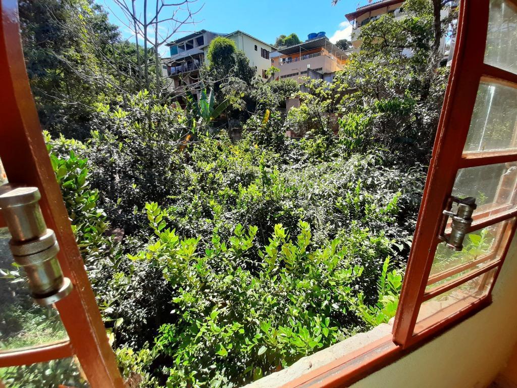 Casa, Centro, 4 Quartos, 0 Vaga, 1 Suíte