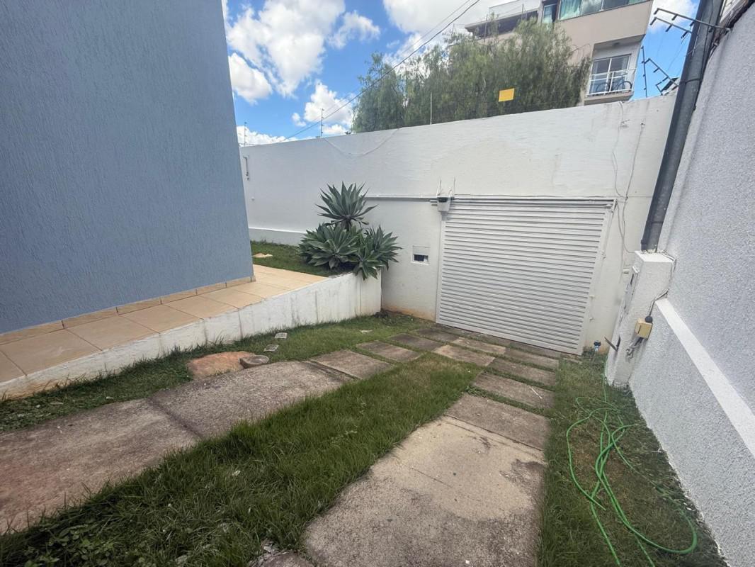 Casa, Castelo, 4 Quartos, 3 Vagas, 1 Suíte