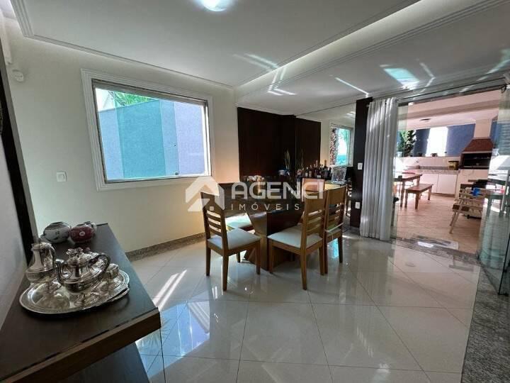 Casa, Paquetá, 4 Quartos, 0 Vaga, 1 Suíte