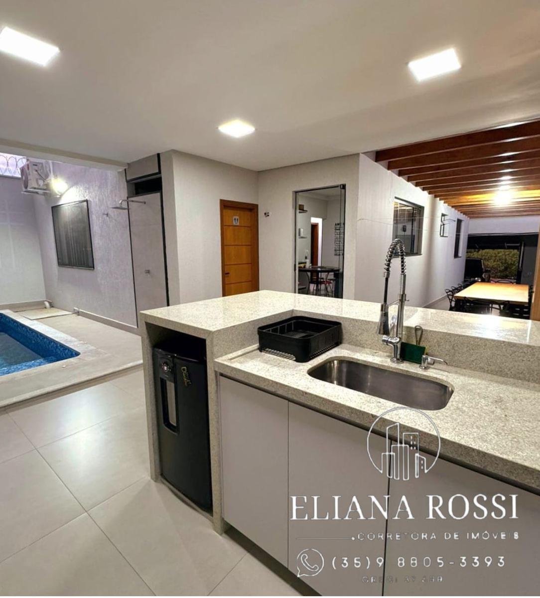 Casa, Centro, 3 Quartos, 2 Vagas, 1 Suíte