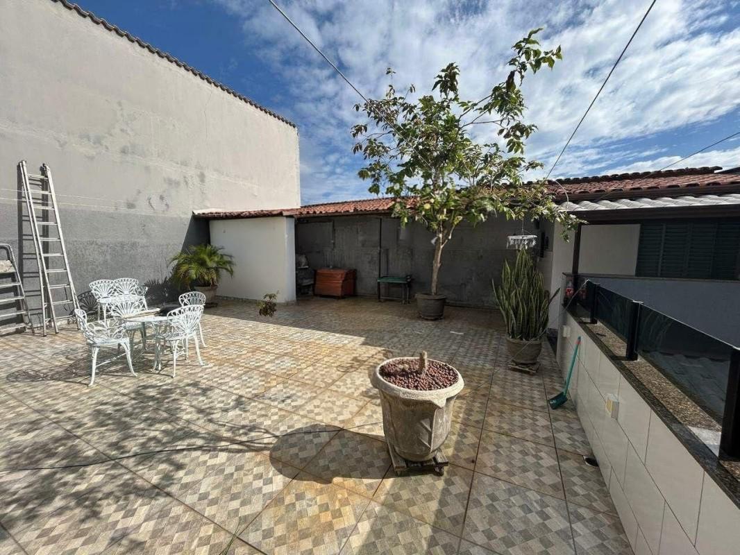 Casa, Eldorado, 3 Quartos, 6 Vagas, 1 Suíte