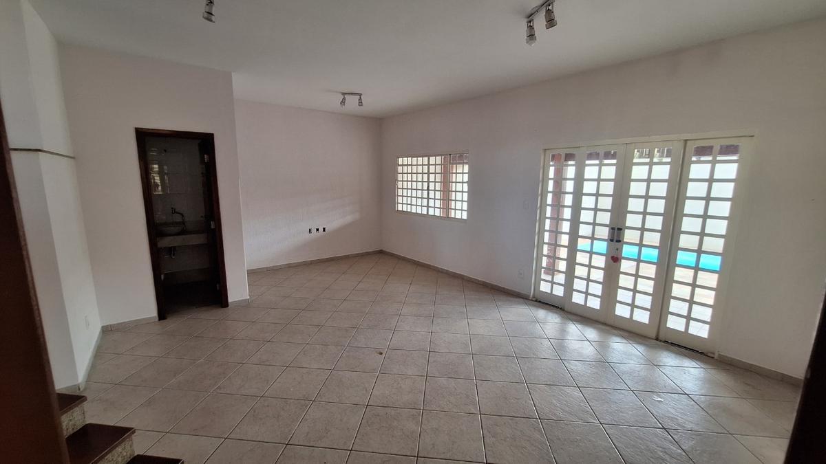 Casa, Centro, 3 Quartos, 2 Vagas, 1 Suíte