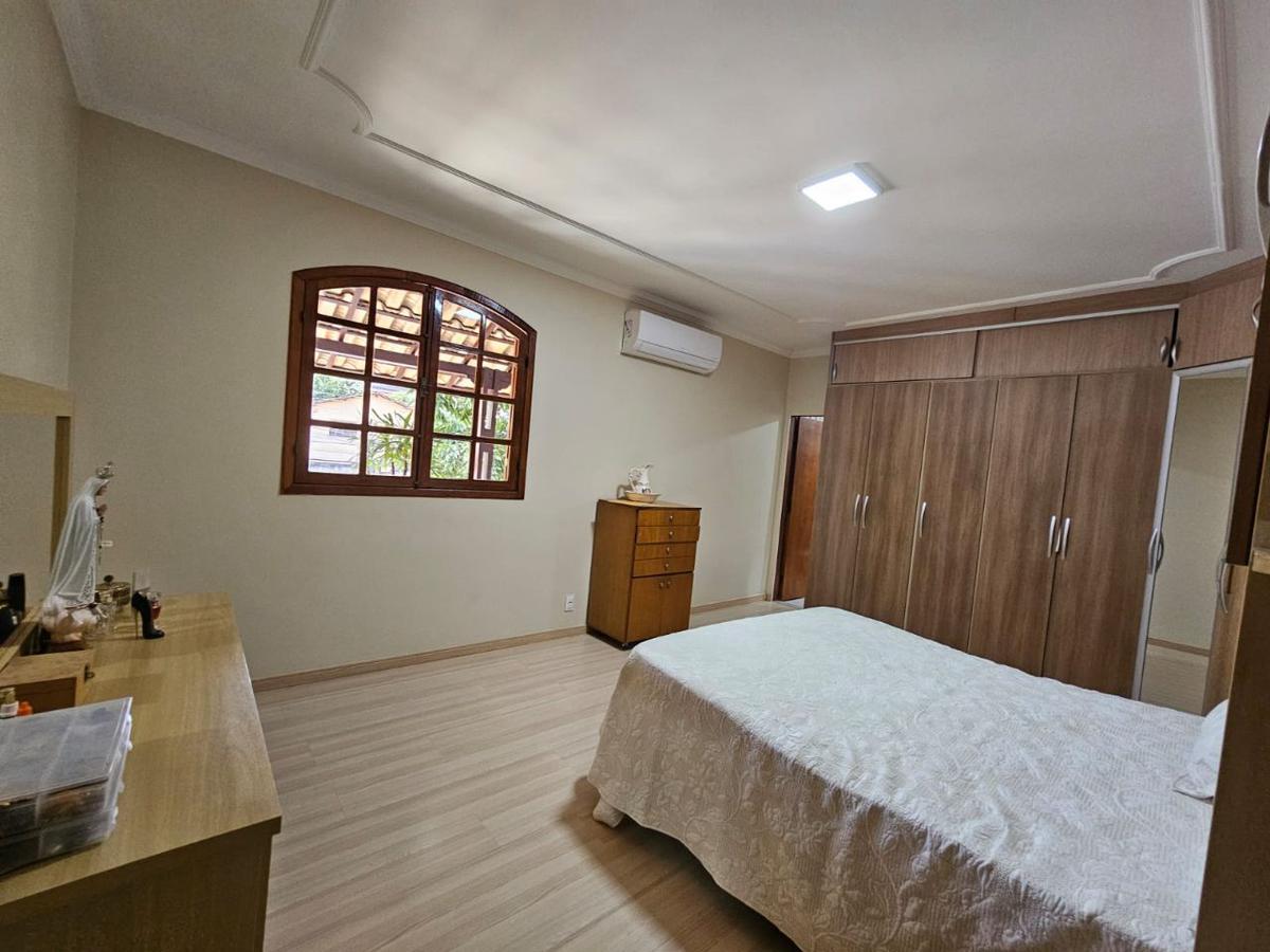 Casa, Santa Cruz, 4 Quartos, 6 Vagas, 1 Suíte