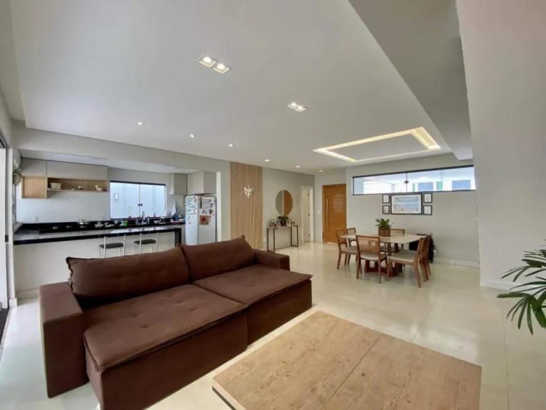 Casa, Planalto, 3 Quartos, 4 Vagas, 3 Suítes