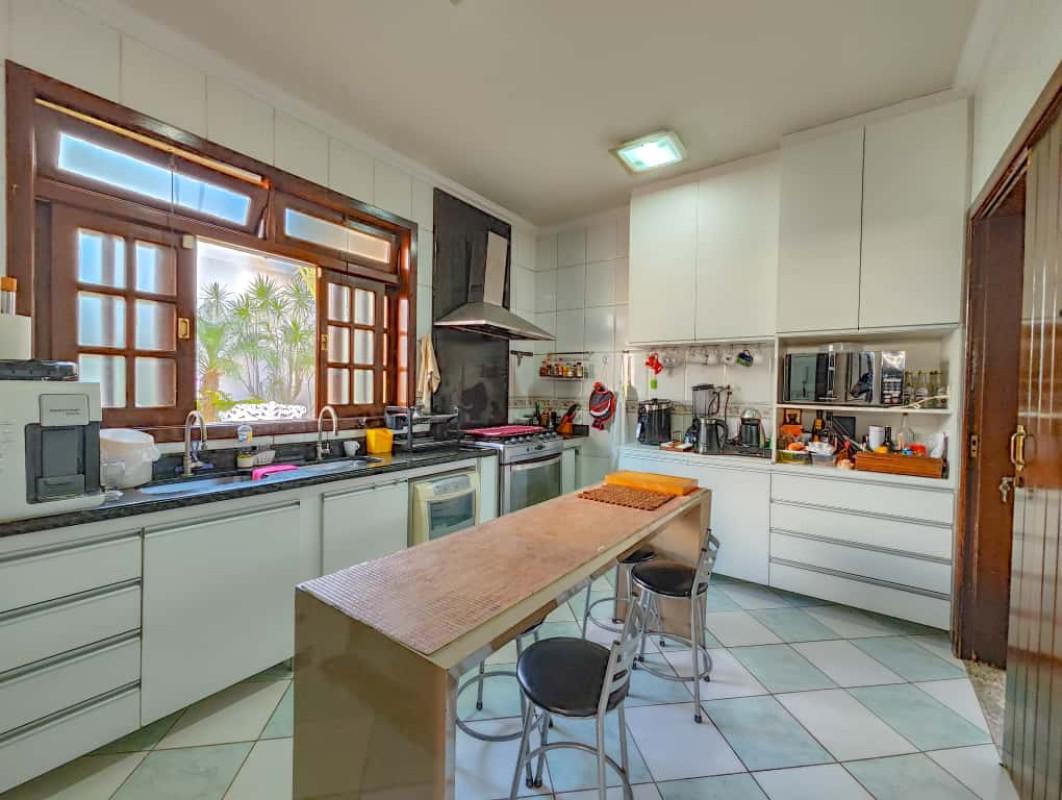 Casa, Castelo, 5 Quartos, 4 Vagas, 2 Suítes