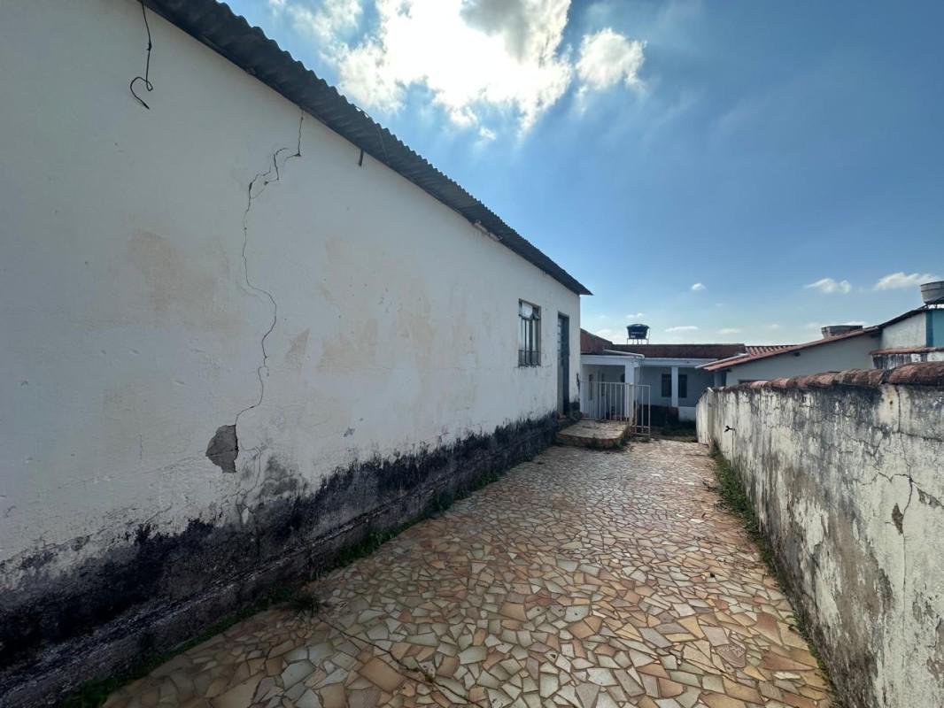Casa, Centro, 4 Quartos, 0 Vaga