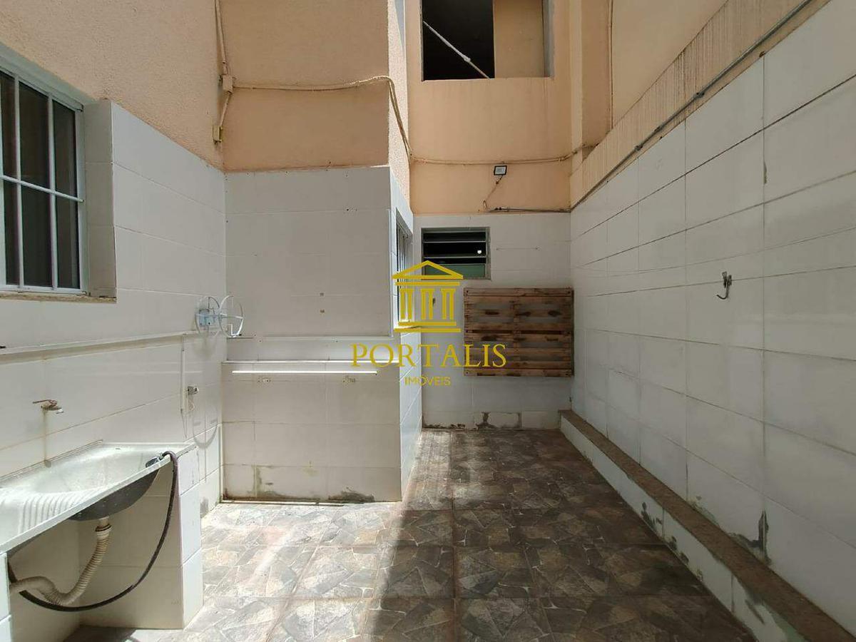 Apartamento, Floresta, 2 Quartos, 0 Vaga