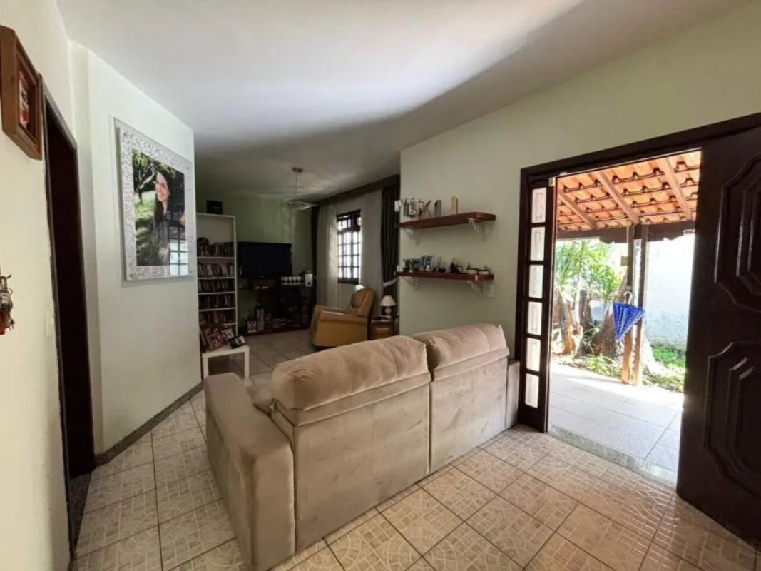 Casa, Castelo, 4 Quartos, 4 Vagas, 1 Suíte