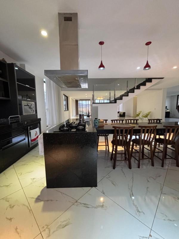 Casa, Alphaville - Lagoa dos Ingleses, 7 Quartos, 8 Vagas, 7 Suítes