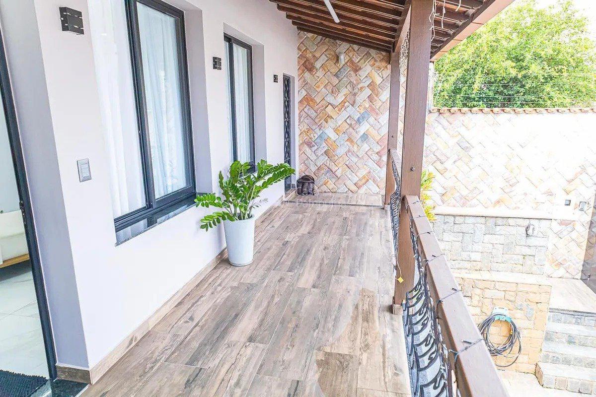 Casa, Floramar, 4 Quartos, 5 Vagas, 1 Suíte