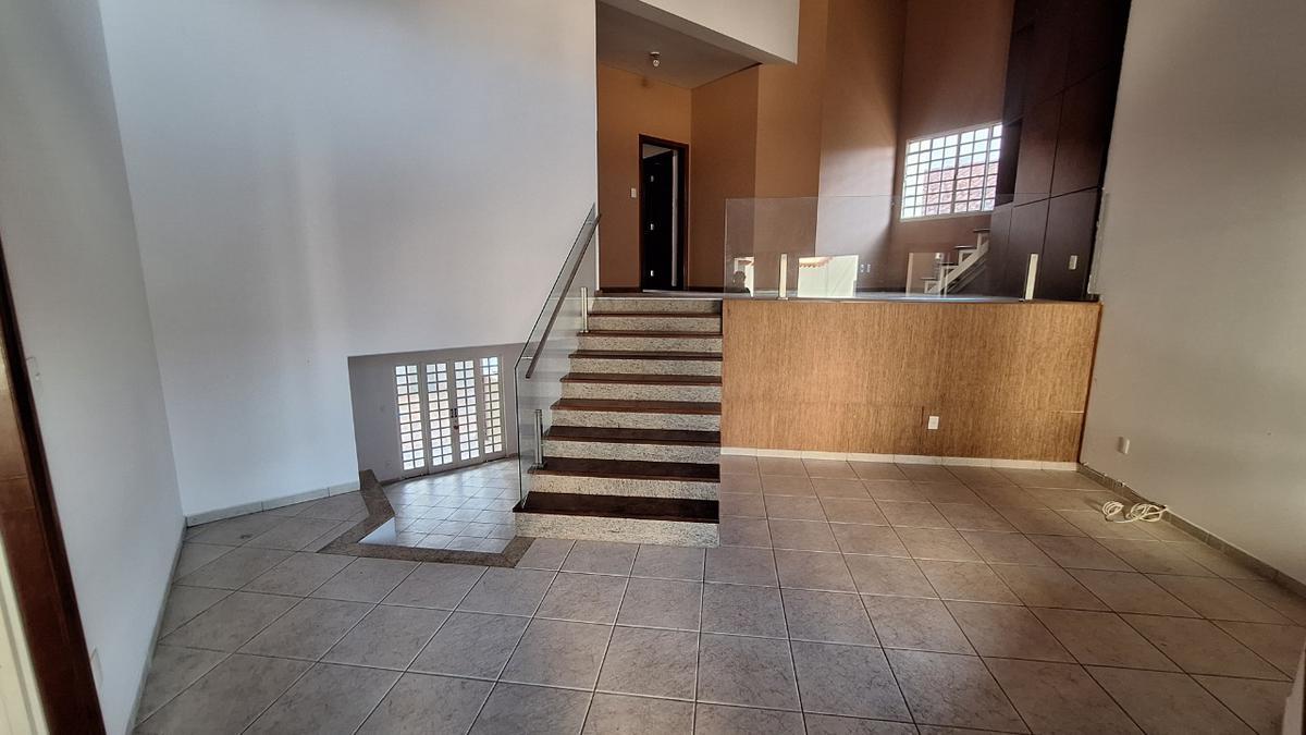 Casa, Centro, 3 Quartos, 2 Vagas, 1 Suíte