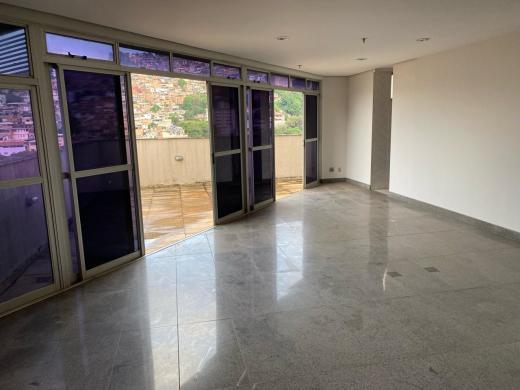 Conjunto de Salas, Funcionários, 4 Vagas