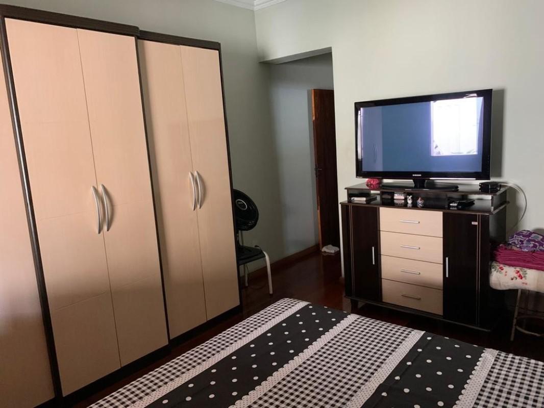 Casa, Industrial, 4 Quartos, 4 Vagas, 1 Suíte