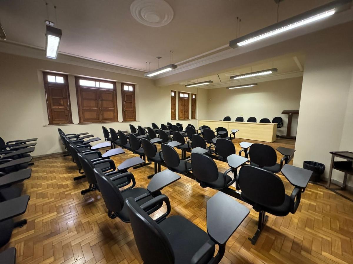 Casa, Funcionários, 10 Quartos, 30 Vagas, 5 Suítes
