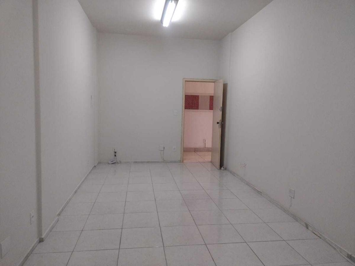 Sala, Barro Preto, 0 Quarto, 0 Vaga