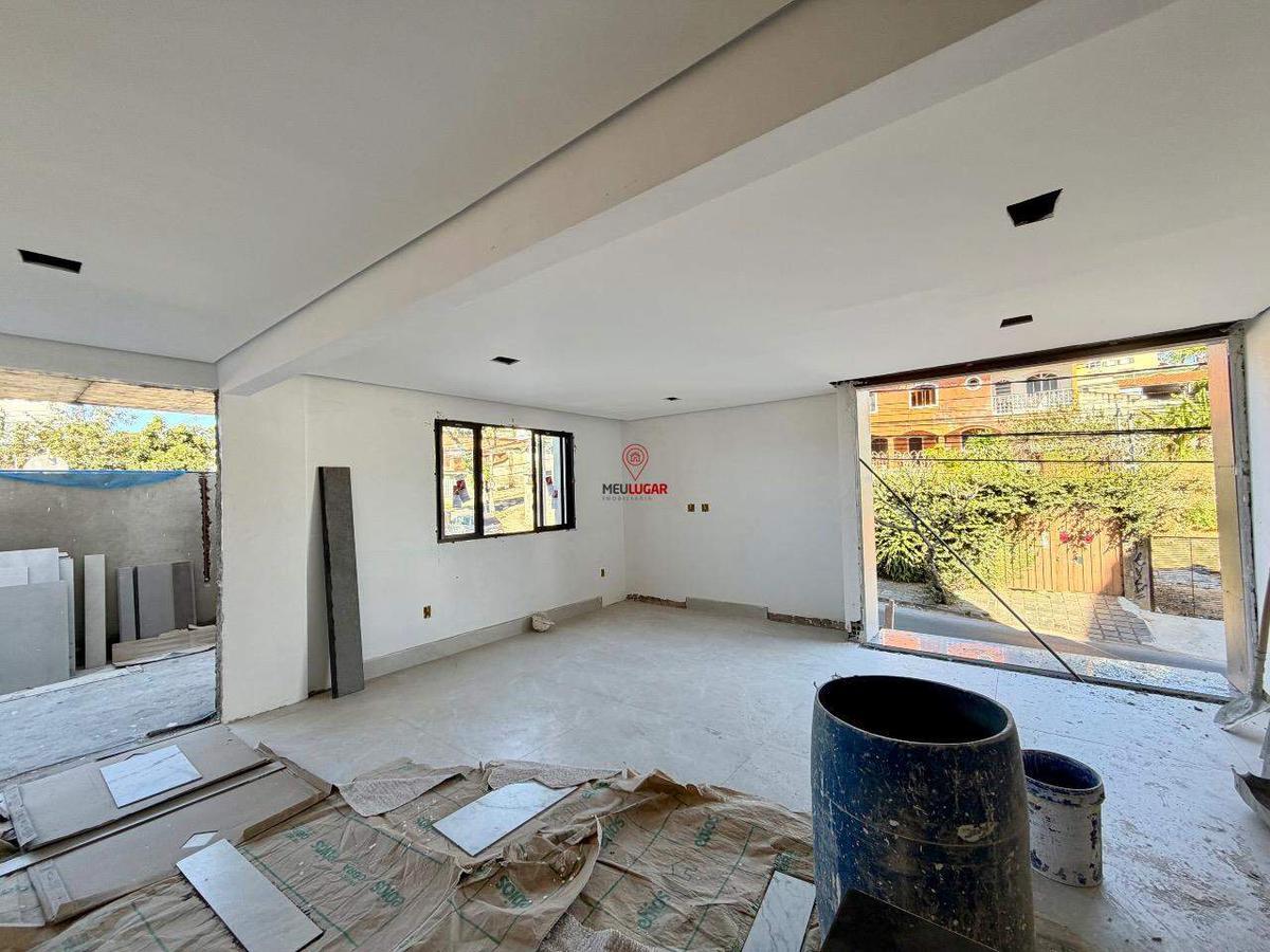 Apartamento, Barreiro, 3 Quartos, 3 Vagas, 1 Suíte