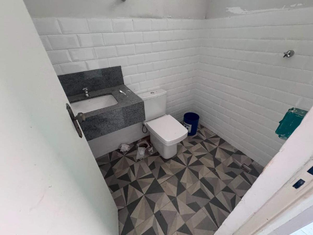 Casa, Cinquentenário, 0 Quarto, 0 Vaga