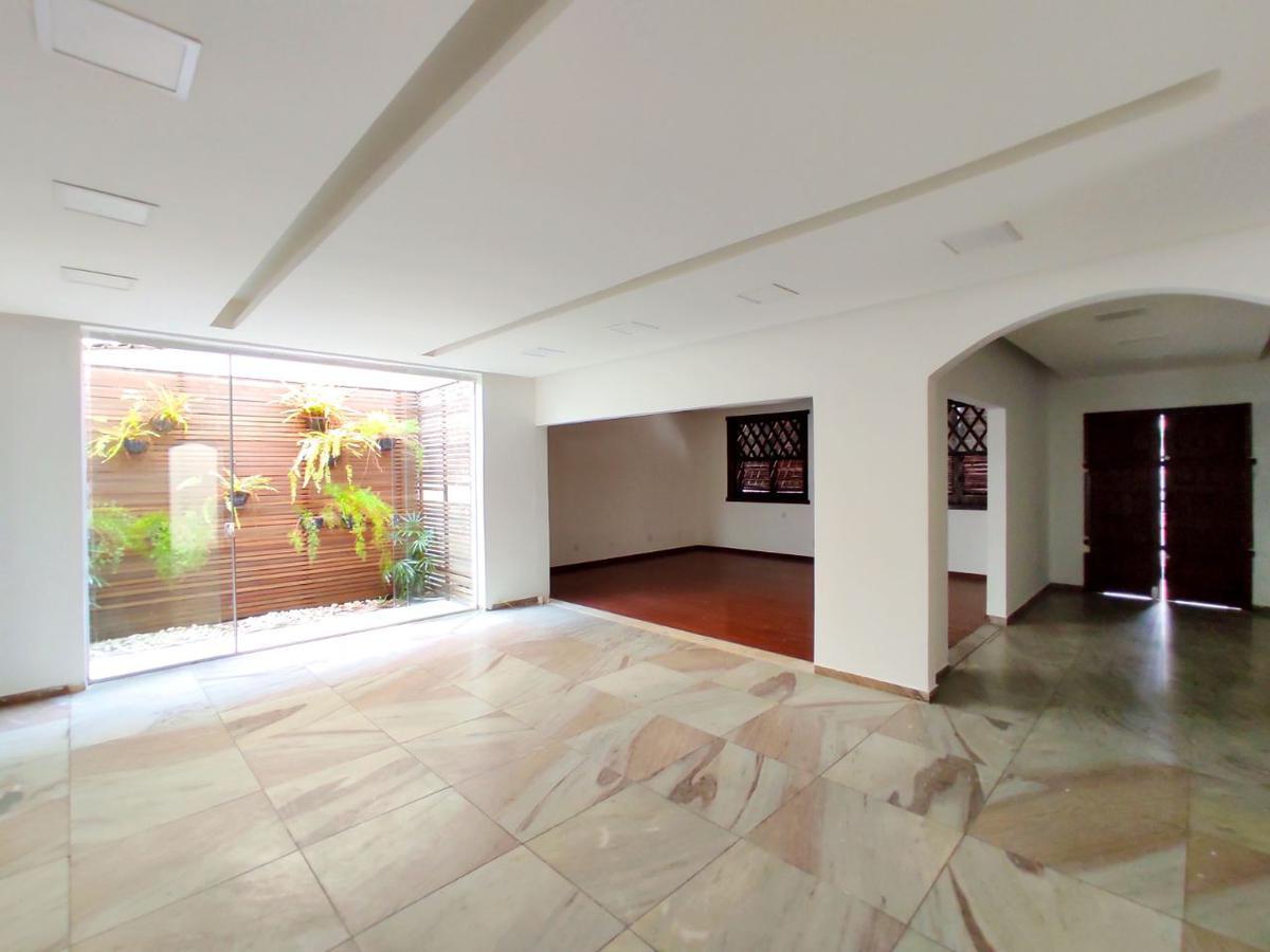 Casa Comercial, São José, 6 Quartos, 4 Vagas, 2 Suítes