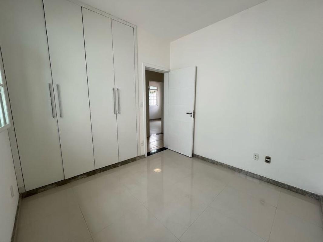 Casa, Centro, 3 Quartos, 0 Vaga, 1 Suíte