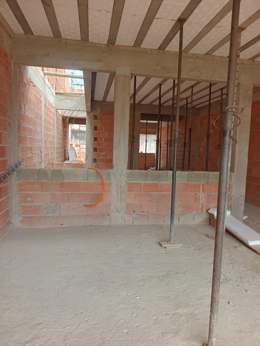 Casa, Europa, 3 Quartos, 2 Vagas, 1 Suíte