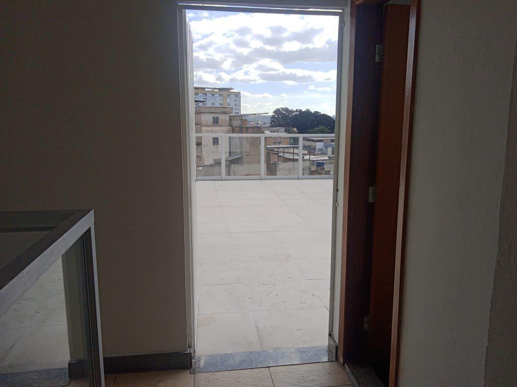 Cobertura, Cachoeirinha, 3 Quartos, 1 Vaga, 1 Suíte