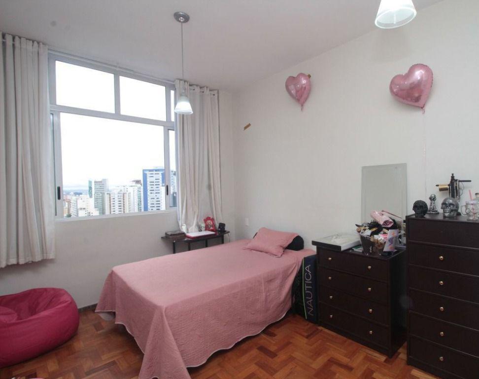 Cobertura, Funcionários, 5 Quartos, 1 Vaga, 2 Suítes