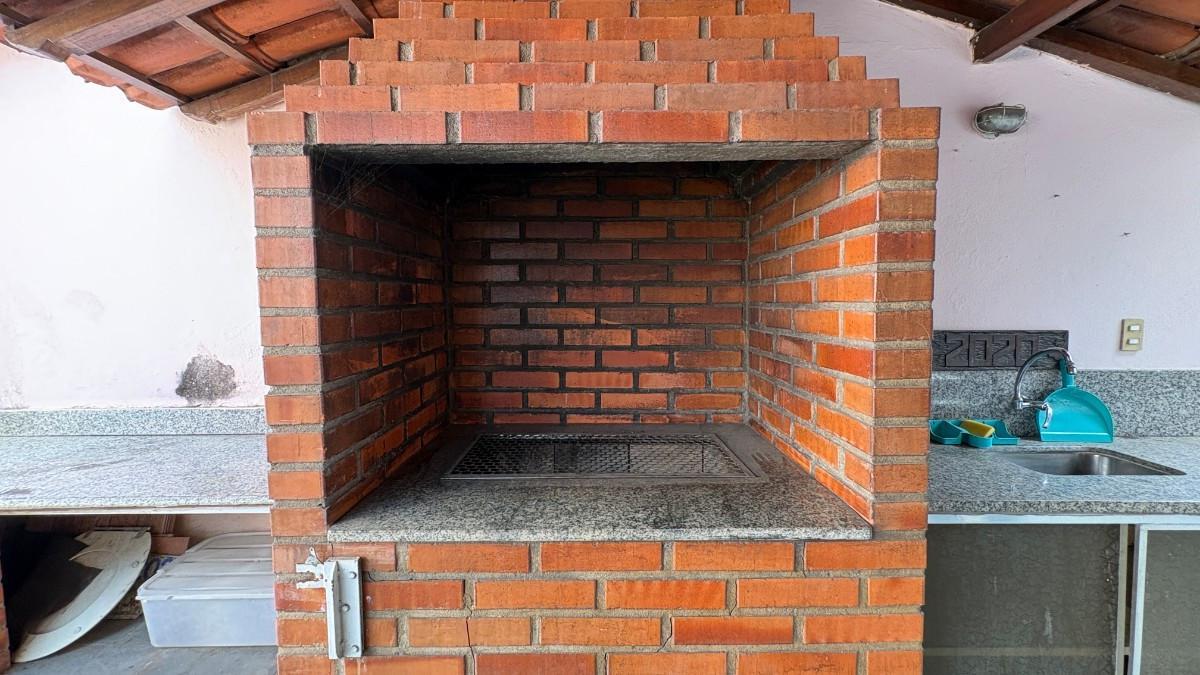 Casa, Nova Granada, 5 Quartos, 3 Vagas, 1 Suíte