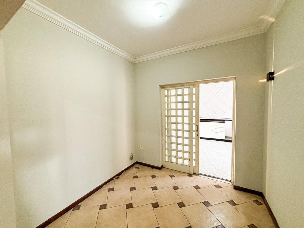 Casa, Três Barras, 5 Quartos, 3 Vagas, 1 Suíte